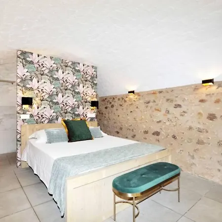 Le Chateau Apartment *