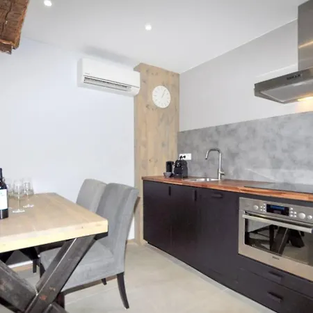 Le Chateau Apartment